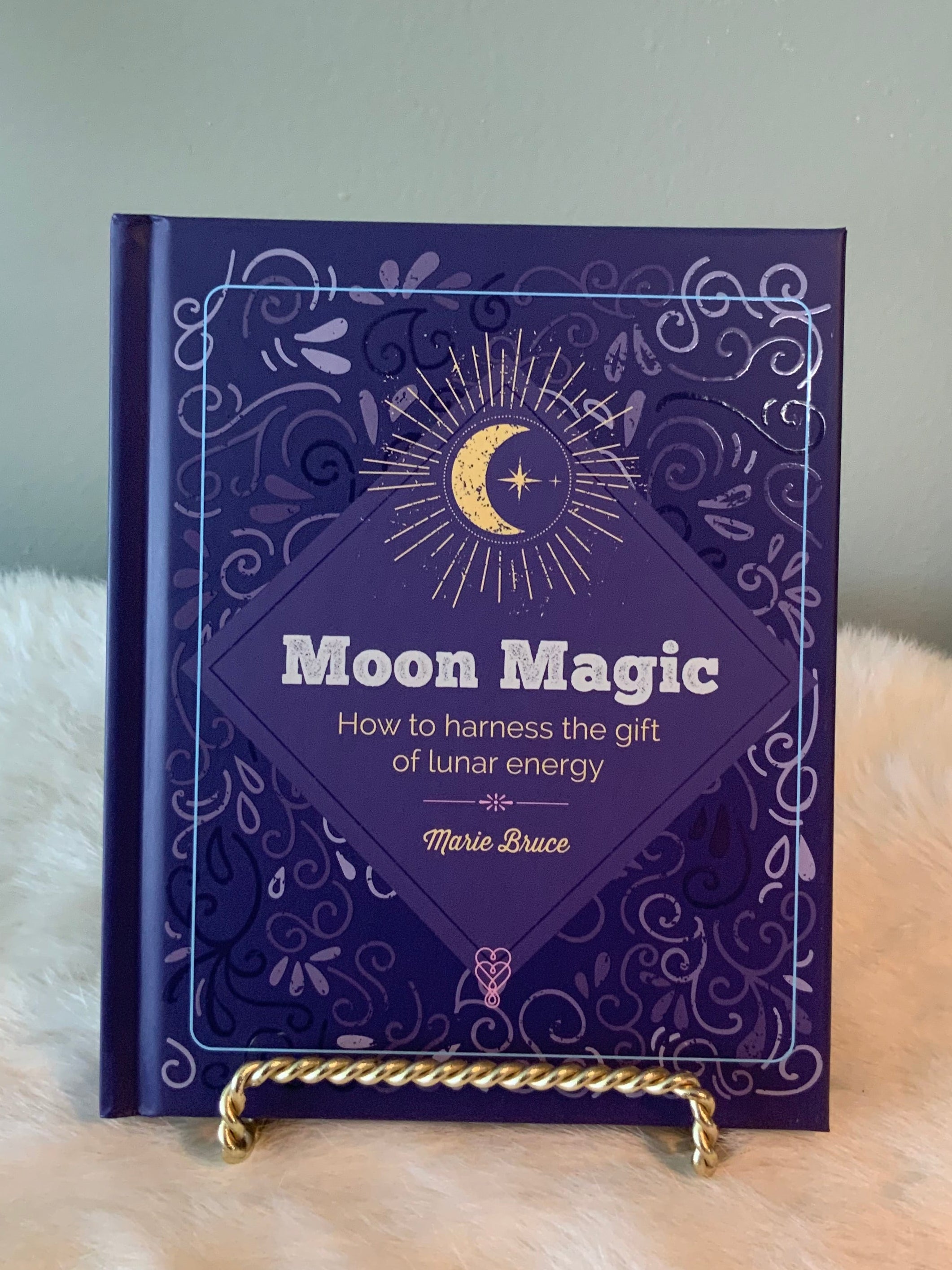 Essential Book Of Moon Magic (Elements)