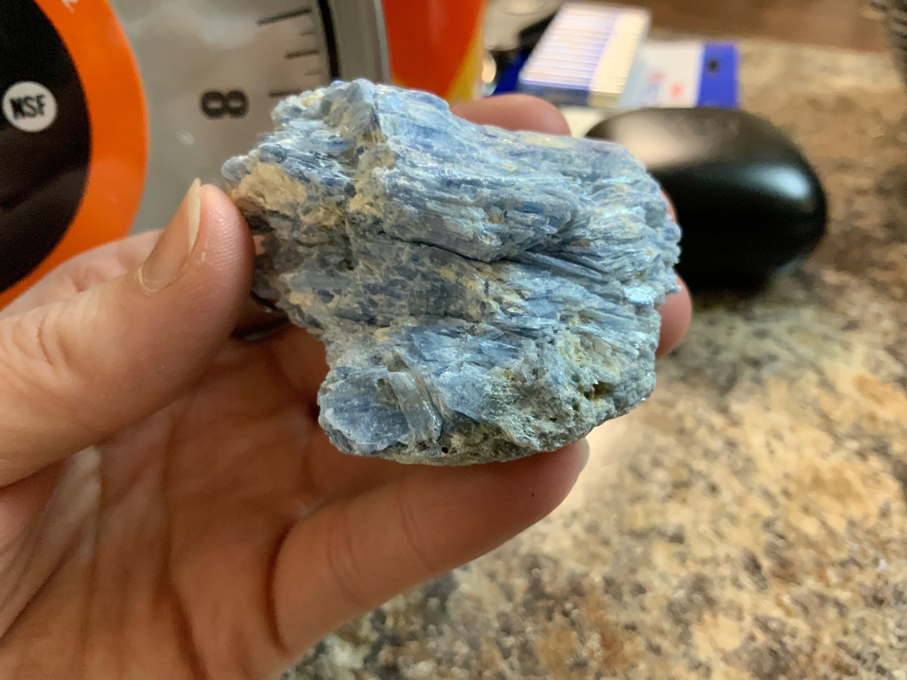 BLUE KYANITE RAW 2HO